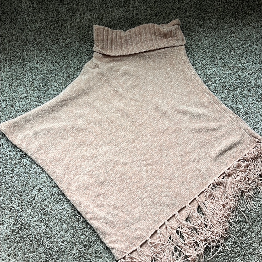 Elegant Fringe-Detail Shawl